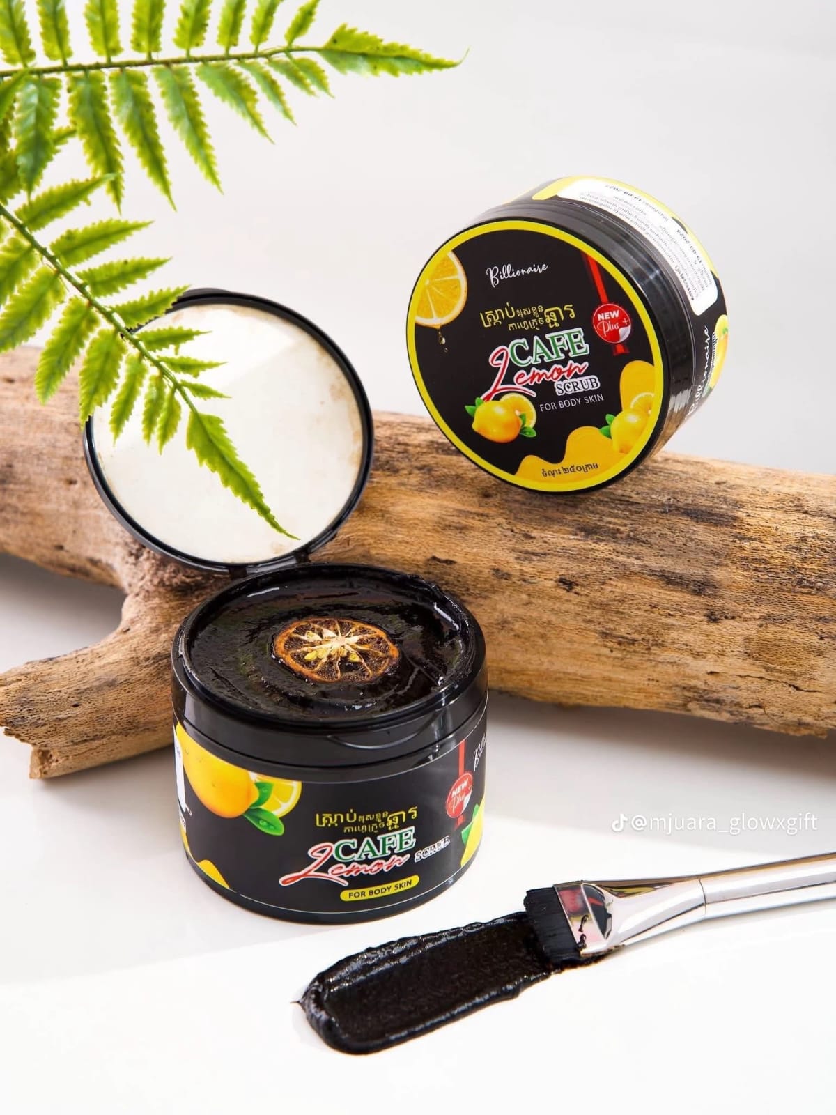مقشر مايا بالليمون الأسود – Maya Black Lemon Brightening Scrub